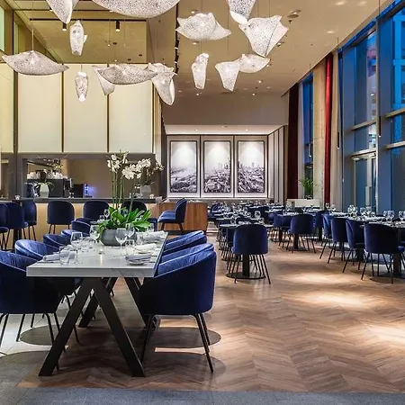Radisson Blu Frankfurt Otel 4*